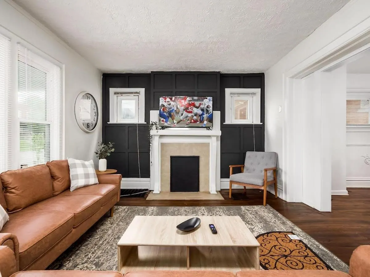 Large 5 Bedroom House Next To Osu, Sleeps 16 Columbus