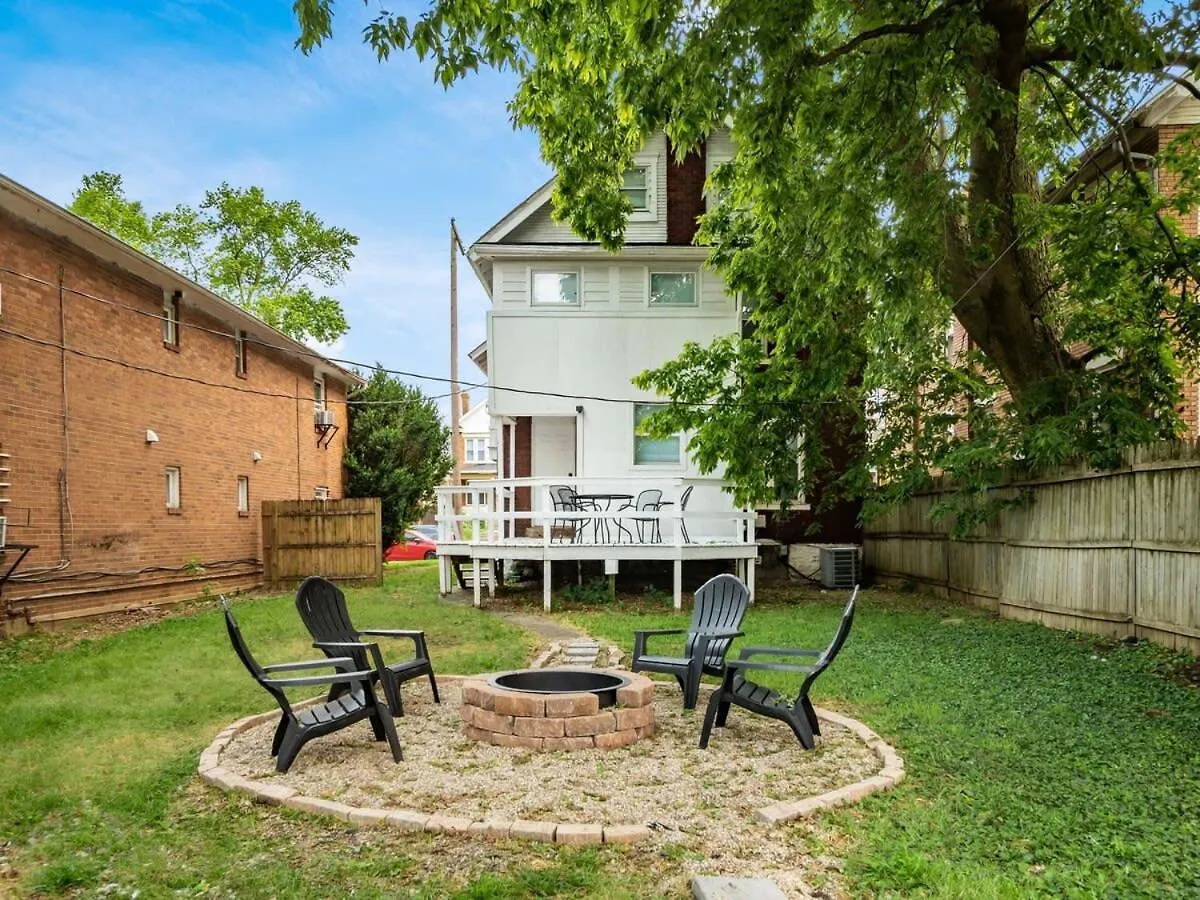 Large 5 Bedroom House Next To Osu, Sleeps 16 Columbus